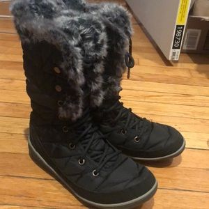 Columbia waterproof snow boots w box